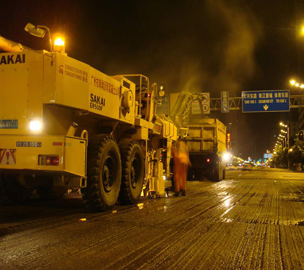 廣州市天河區(qū)黃埔大道中修工程瀝青混凝土面層銑刨和攤鋪