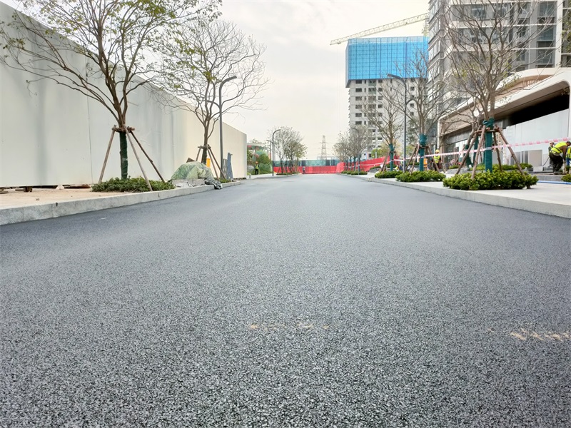 瀝青混凝土施工時(shí)，如何保證壓實(shí)度和平整度？